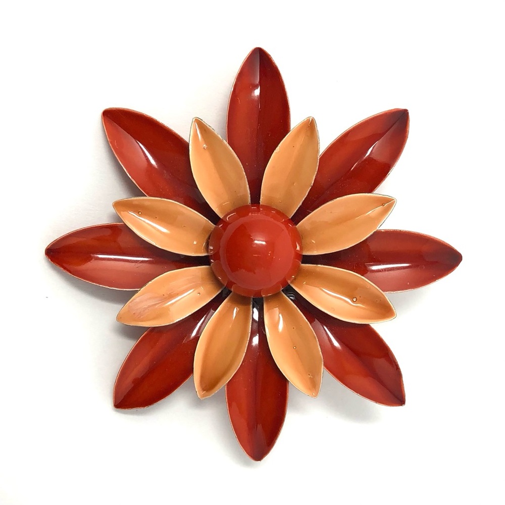 Vintage enamel flower brooch / pin